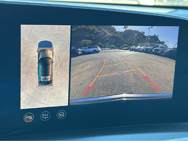 Certified 2024 Cadillac Lyriq Luxury AWD/4WD image 21