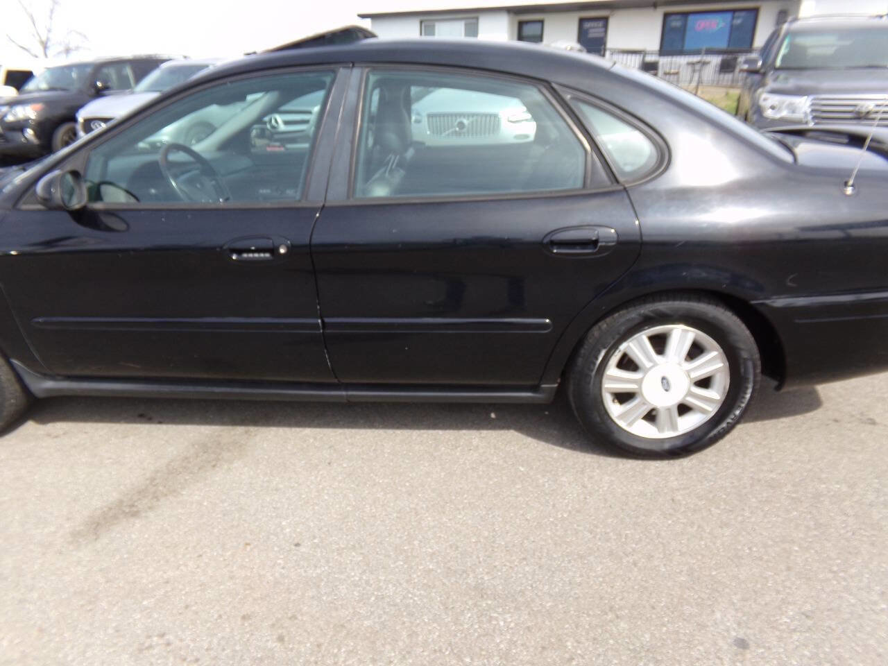 Used 2004 Ford Taurus SEL image 48