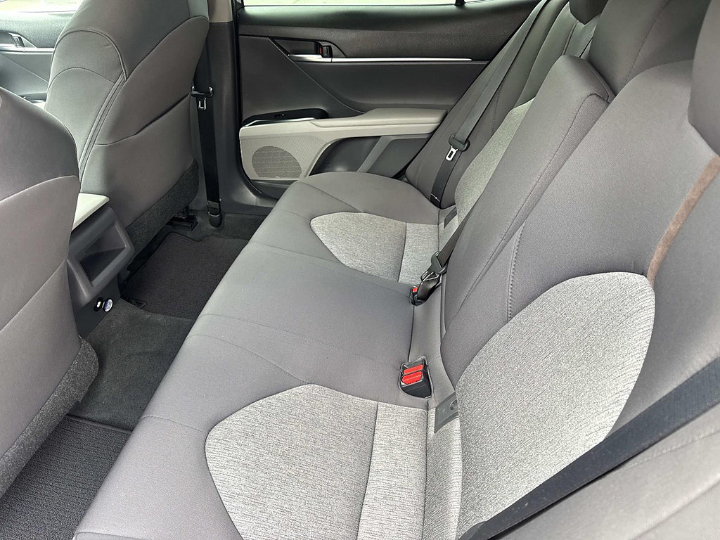 Used 2018 Toyota Camry LE FWD image 17