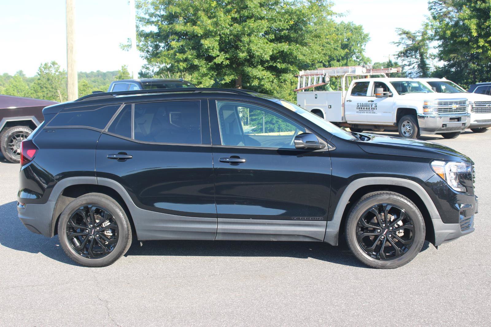 Used 2022 GMC Terrain SLT w/ Infotainment Package II FWD image 8
