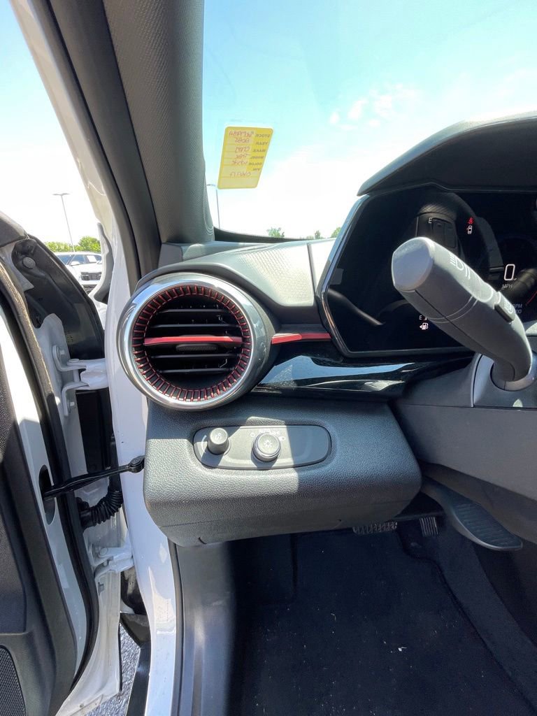 Used 2025 Chevrolet Trax RS w/ Driver Confidence Package FWD image 13