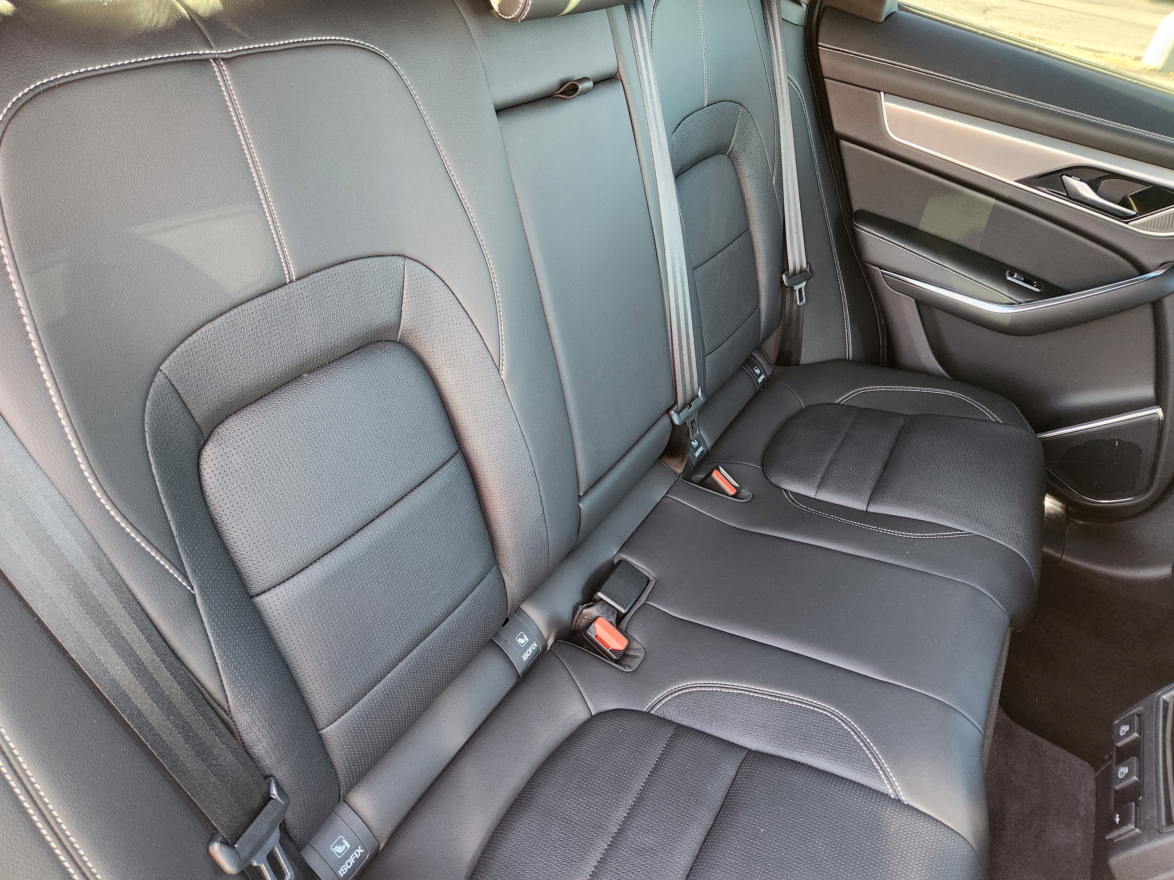 Used 2024 Jaguar F-PACE R-Dynamic S image 23