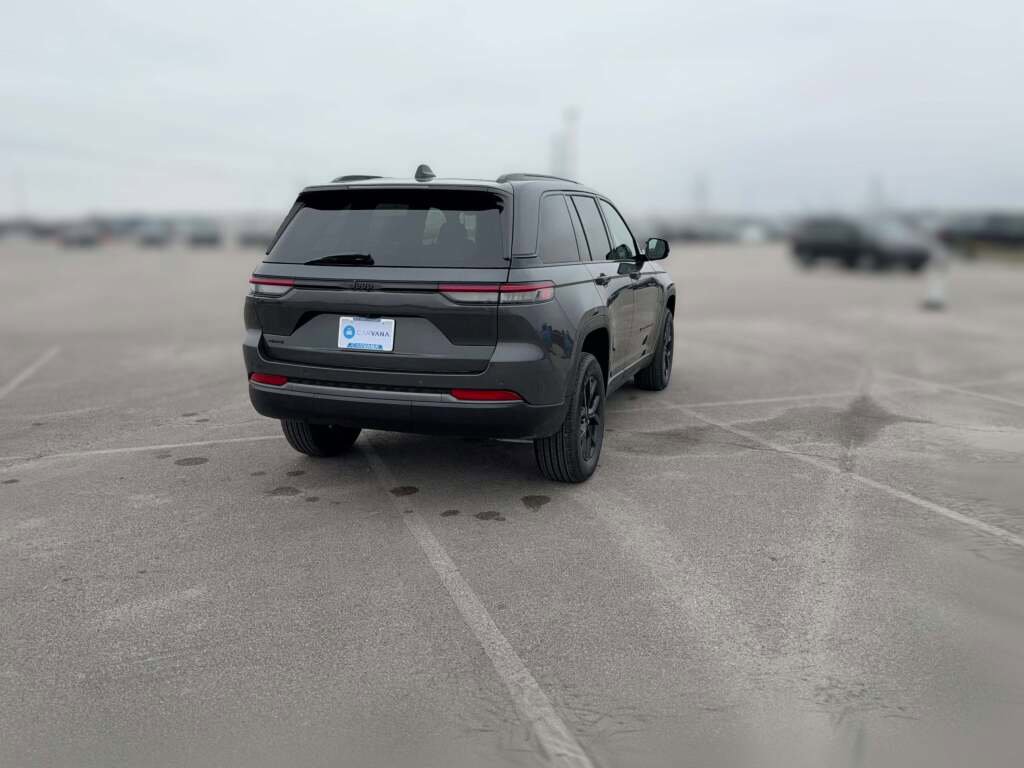 New 2026 Jeep Grand Cherokee Altitude image 11