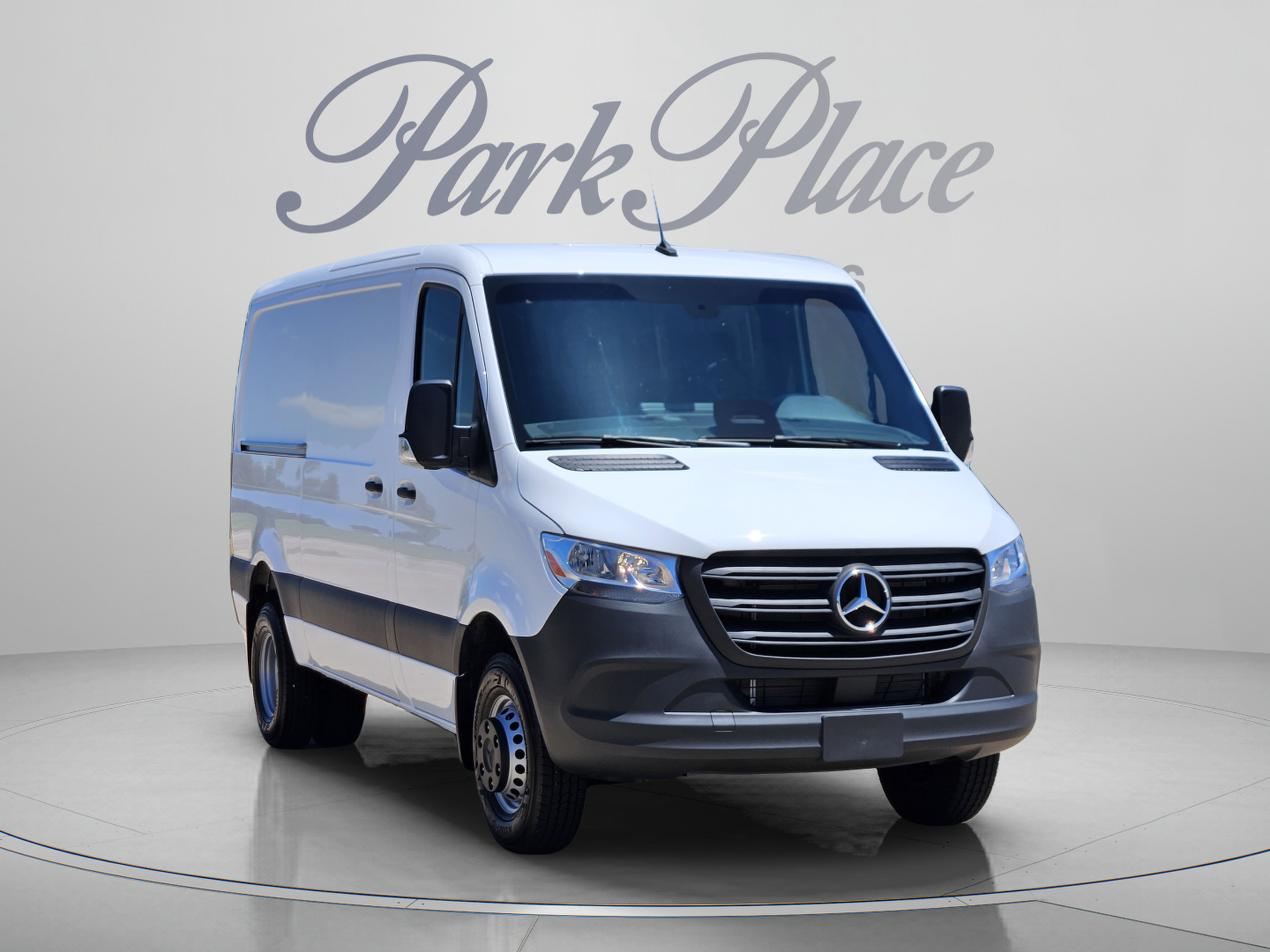 Used 2026 Mercedes-Benz Sprinter 4500 image 4