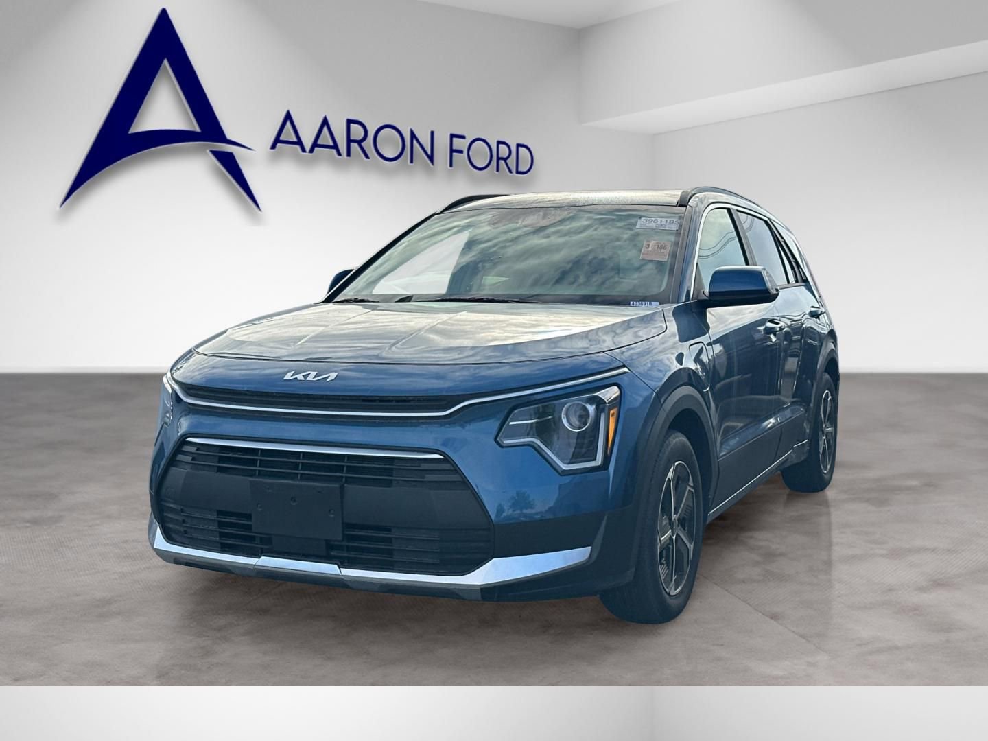 Used 2024 Kia Niro EX image 2