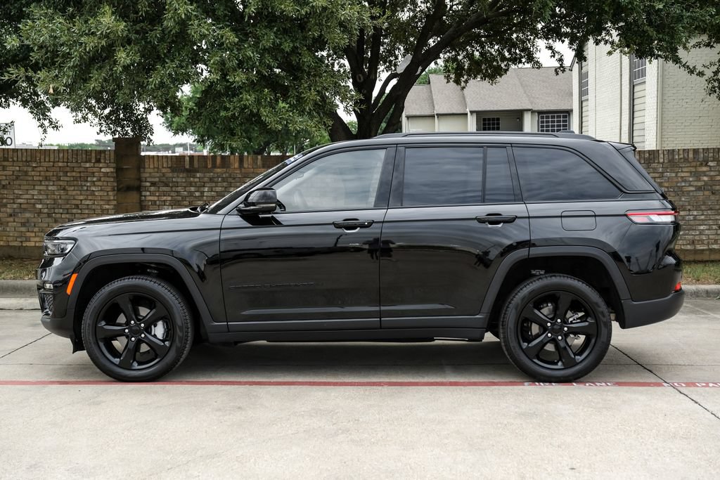 Used 2023 Jeep Grand Cherokee Limited w/ Black Appearance Package AWD/4WD image 20