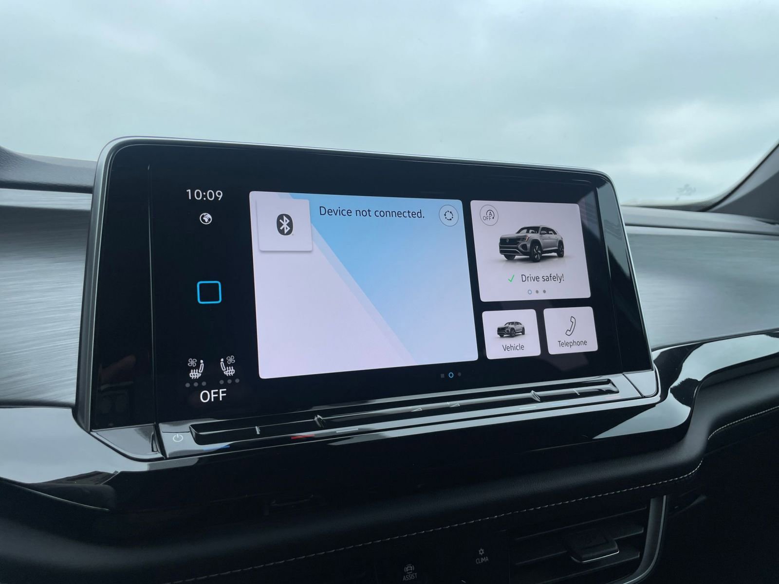 Used 2025 Volkswagen Atlas Cross Sport SE image 21