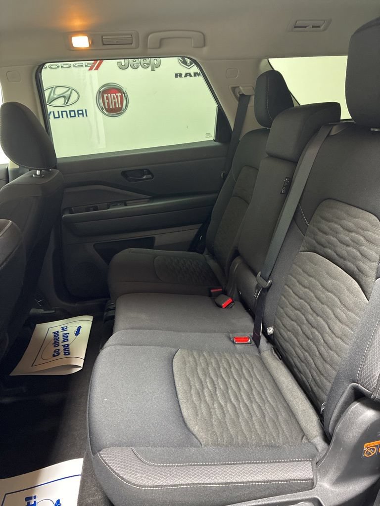Used 2025 Nissan Pathfinder SV AWD/4WD image 23