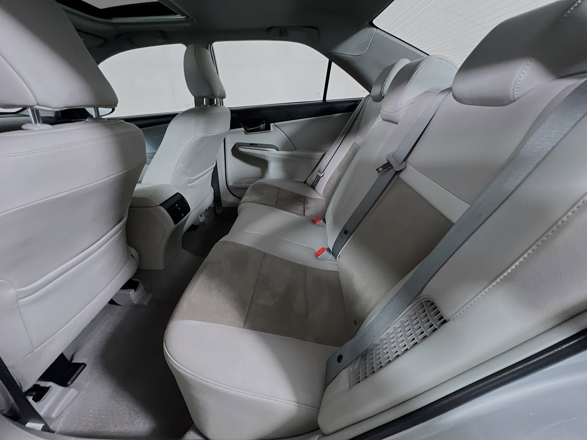 Used 2014 Toyota Camry XLE w/ Leather Package FWD image 29