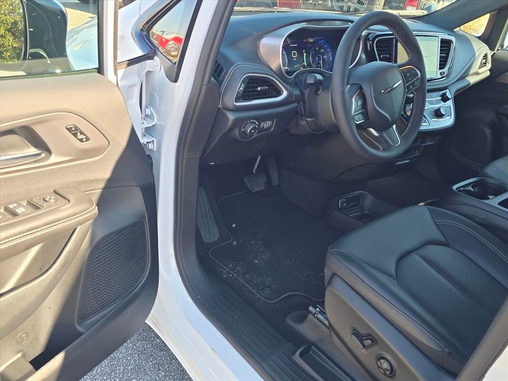 New 2026 Chrysler Pacifica Select FWD image 4