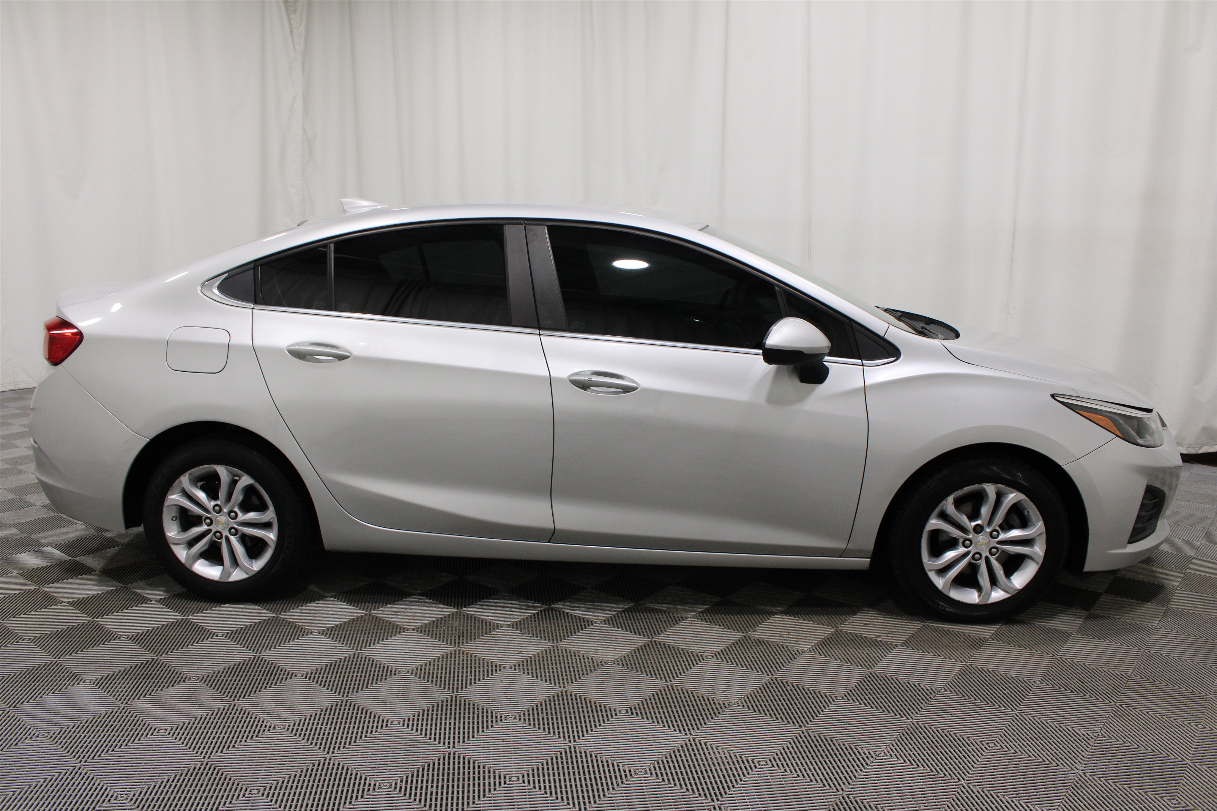 Used 2019 Chevrolet Cruze LT w/ Convenience Package FWD image 29