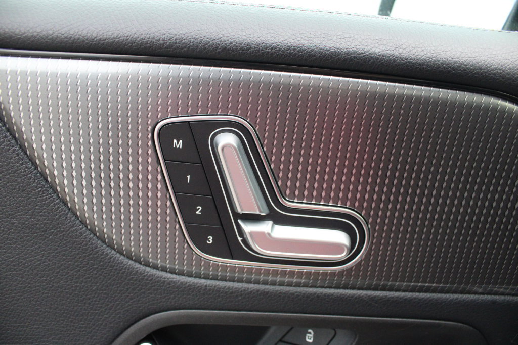 Used 2021 Mercedes-Benz GLB 250 image 3
