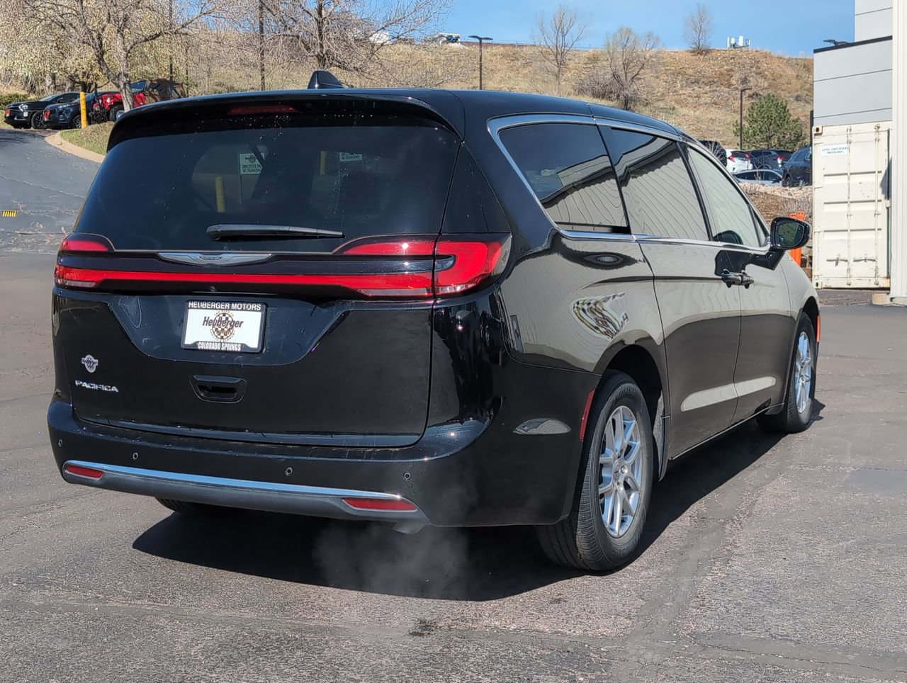 Used 2025 Chrysler Pacifica Select image 7