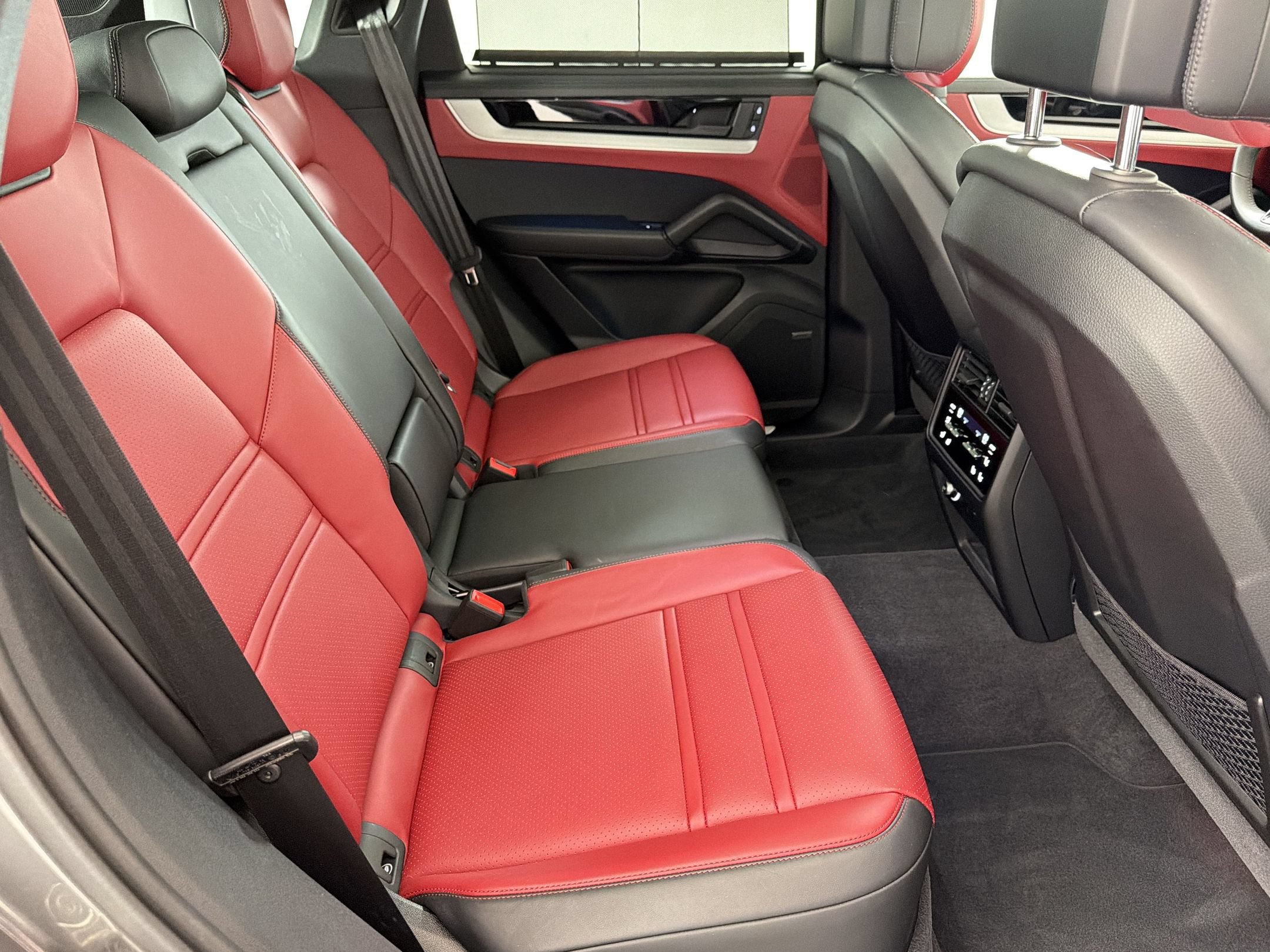 Certified 2025 Porsche Cayenne S AWD/4WD image 30