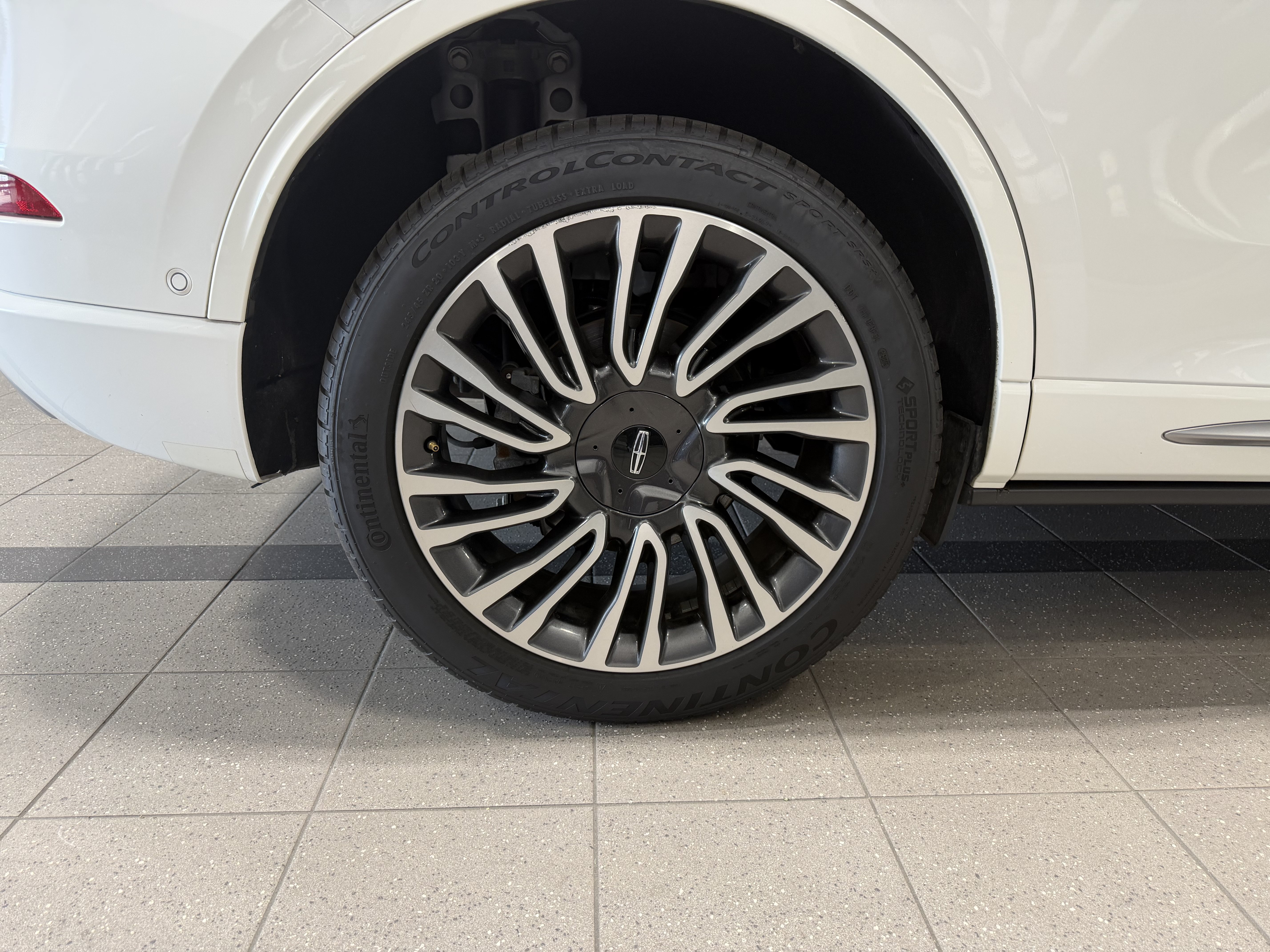 Used 2022 Lincoln Corsair AWD w/ Premium Package image 10