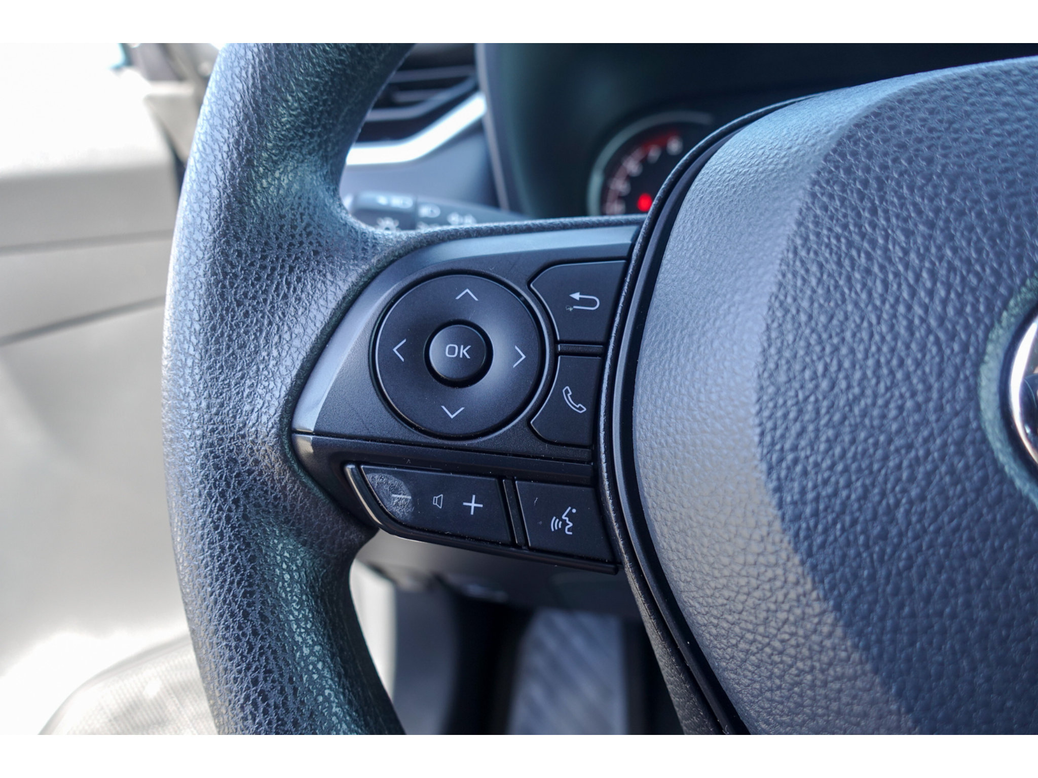 Used 2025 Toyota RAV4 LE AWD/4WD image 14