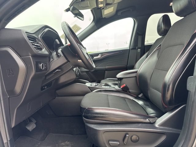 Used 2025 Ford Escape ST-Line FWD image 2