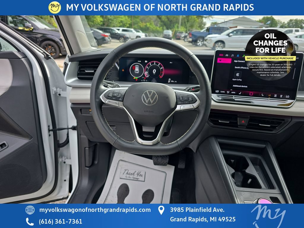 Used 2025 Volkswagen Tiguan SE AWD/4WD image 15