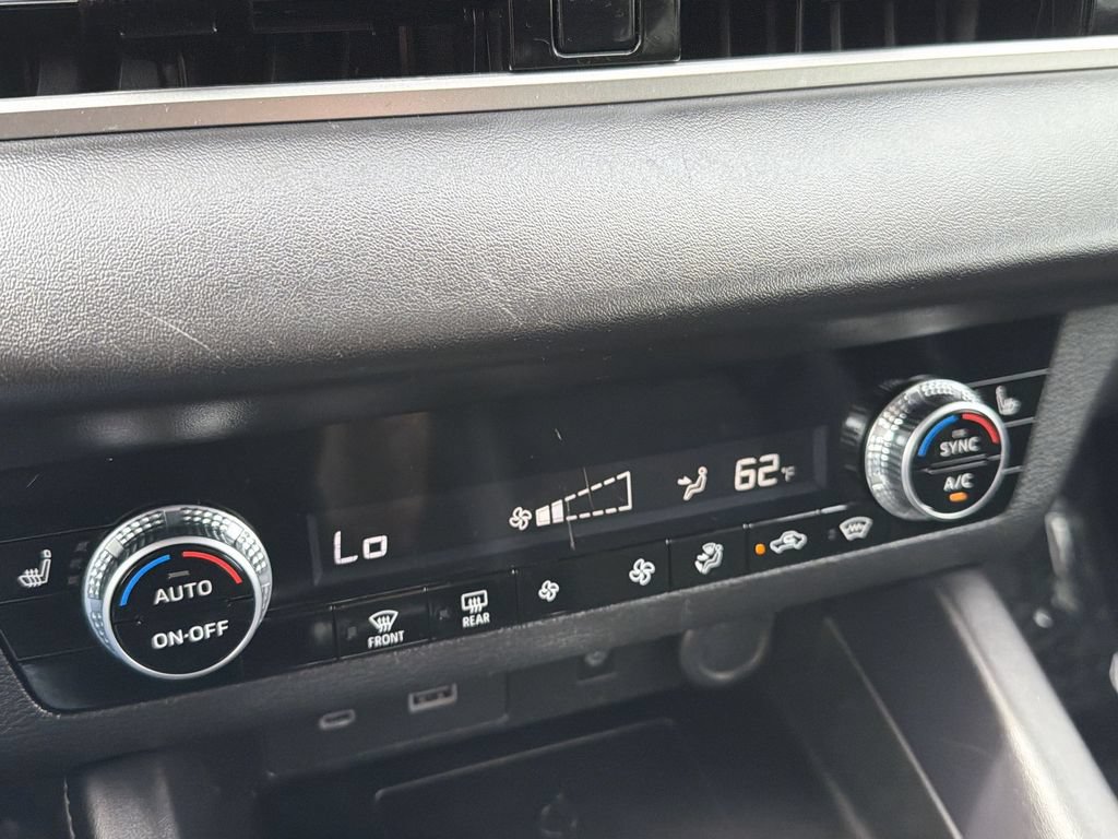 Used 2024 Mitsubishi Outlander SE AWD/4WD image 17