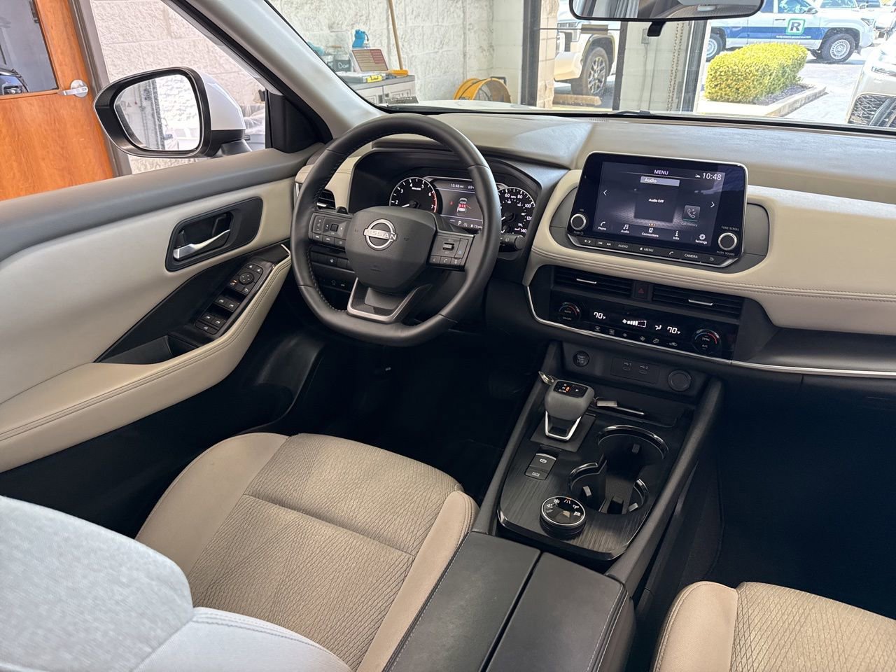 Used 2025 Nissan Rogue SV image 43