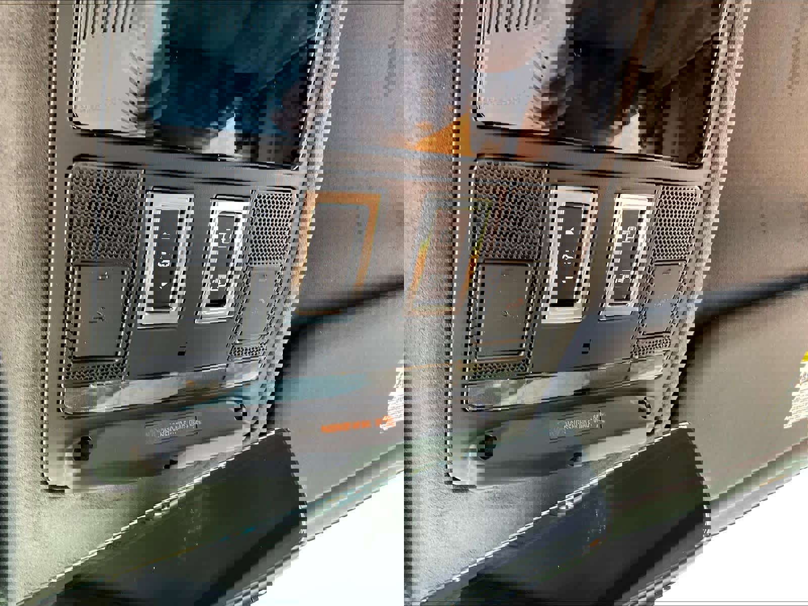 New 2025 Land Rover Defender 90 V8 image 22