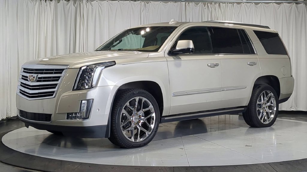 Used 2017 Cadillac Escalade Platinum AWD/4WD image 5