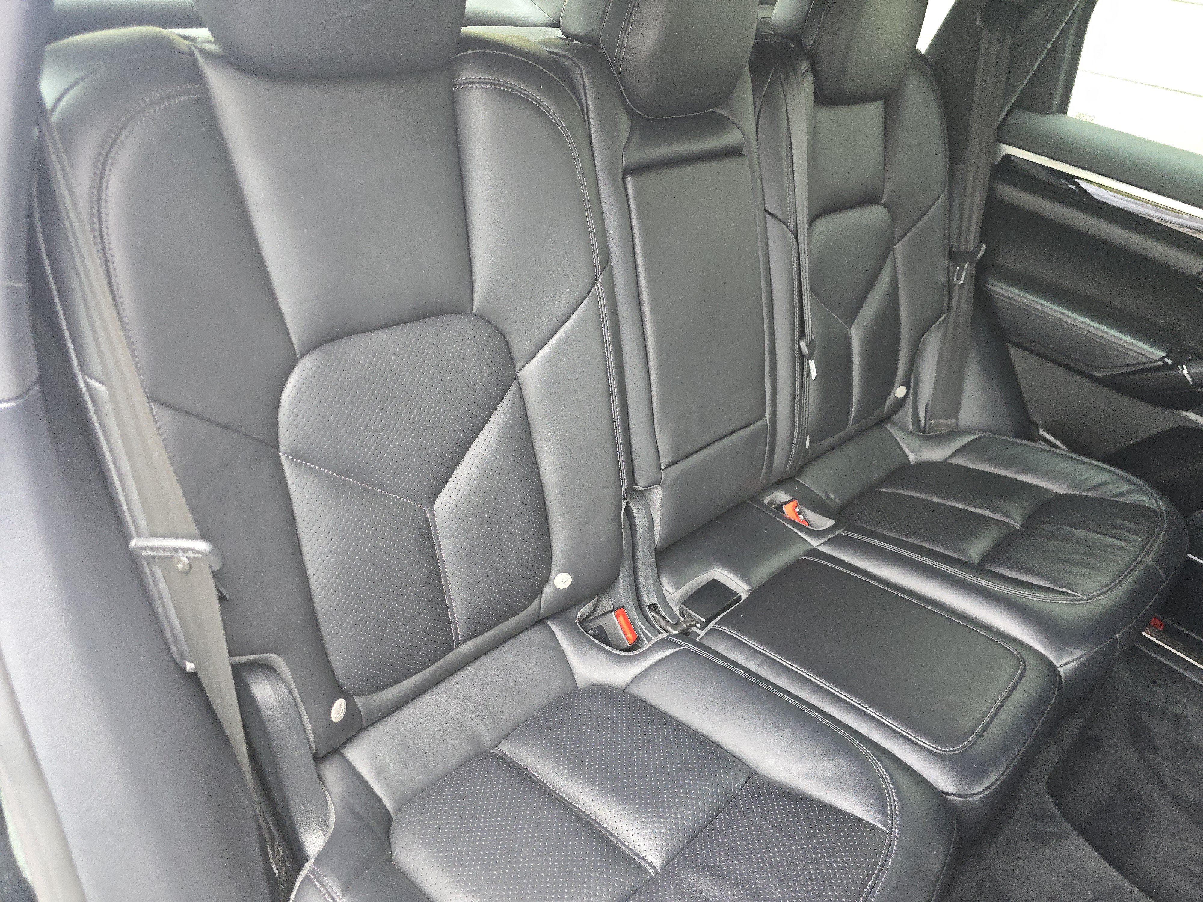 Used 2016 Porsche Cayenne Diesel AWD/4WD image 22