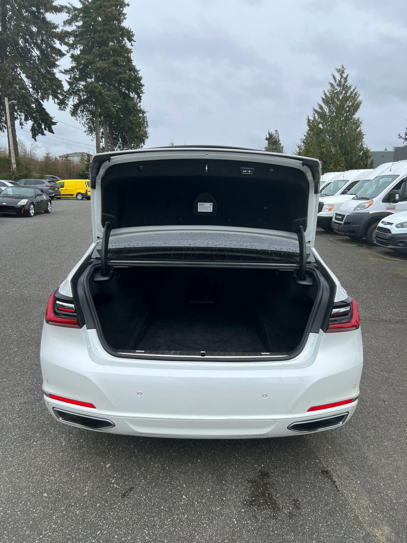 Used 2022 BMW 740i image 18