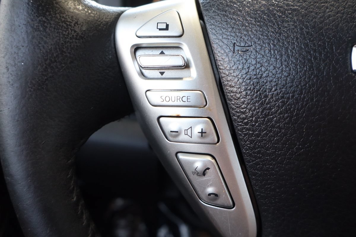 Used 2015 Nissan Versa Note SV FWD image 29