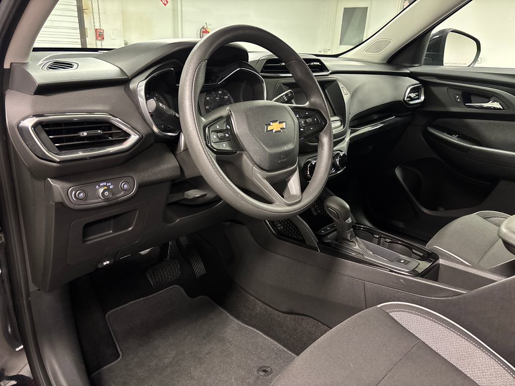 Used 2021 Chevrolet TrailBlazer LT FWD image 26
