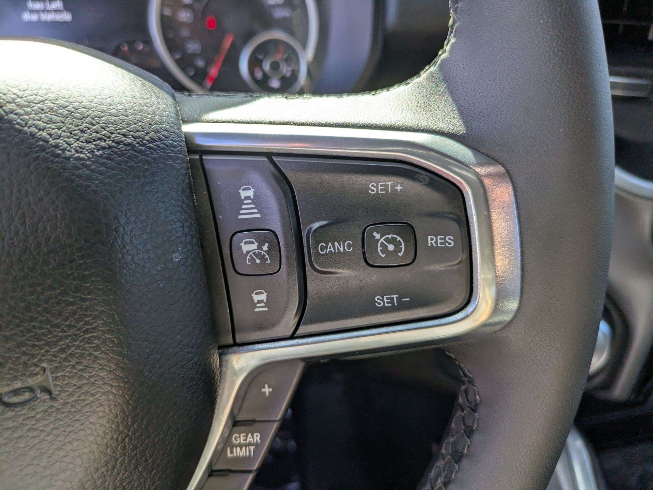 Used 2025 RAM 1500 Laramie w/ Sport Appearance Package AWD/4WD image 18