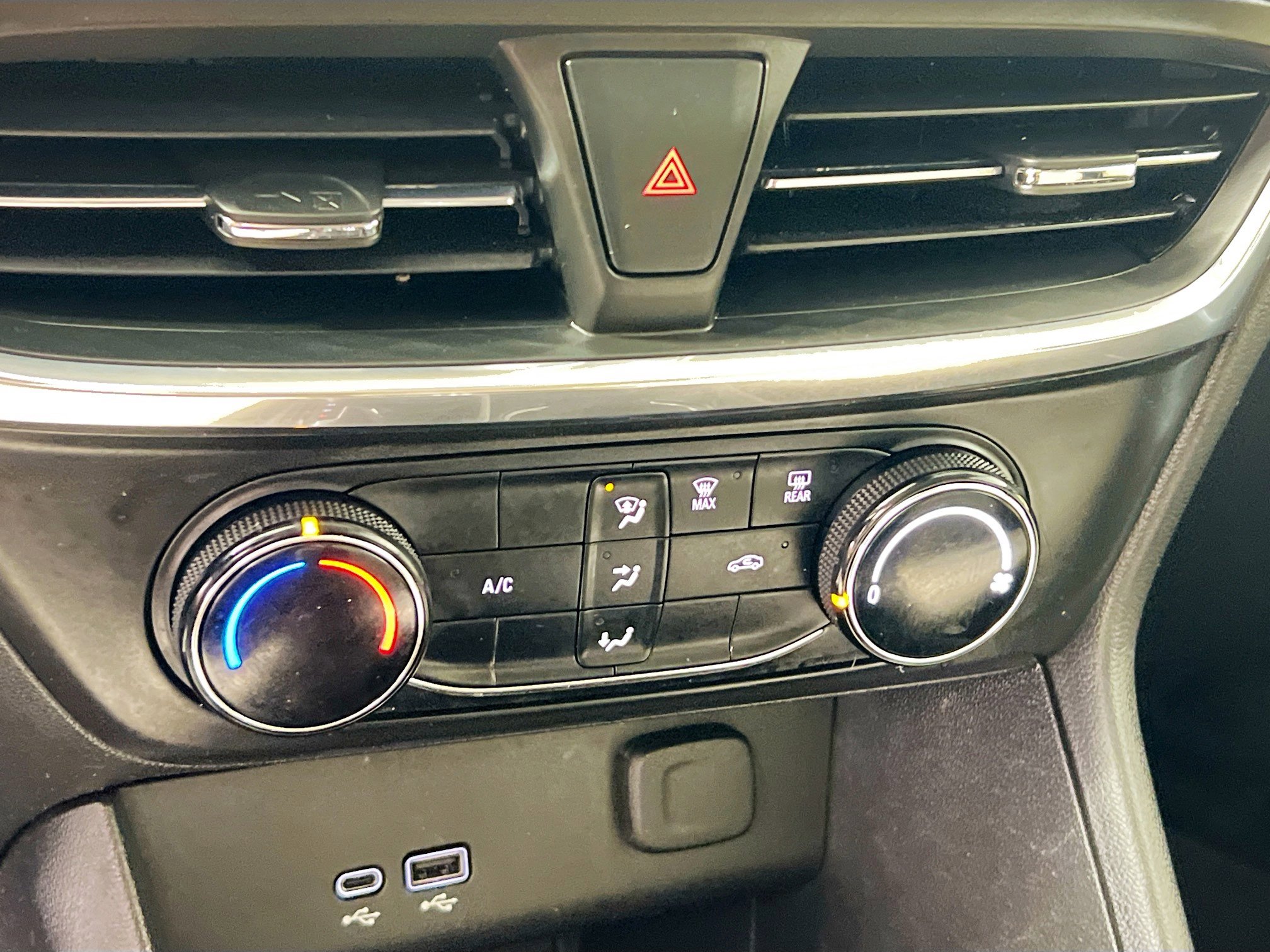 Used 2024 Buick Encore GX Preferred image 27