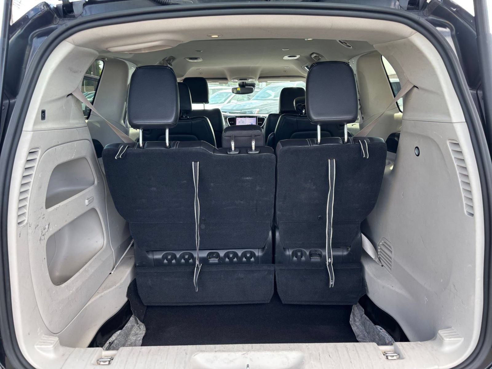 Used 2022 Chrysler Pacifica Touring-L FWD image 33