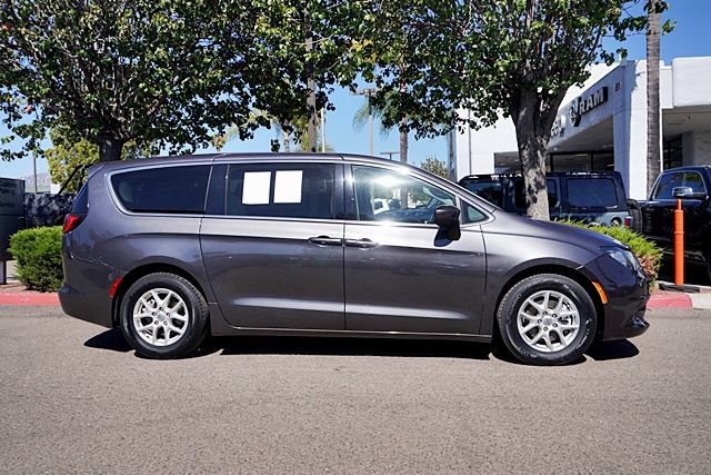 Used 2022 Chrysler Voyager LX FWD image 7