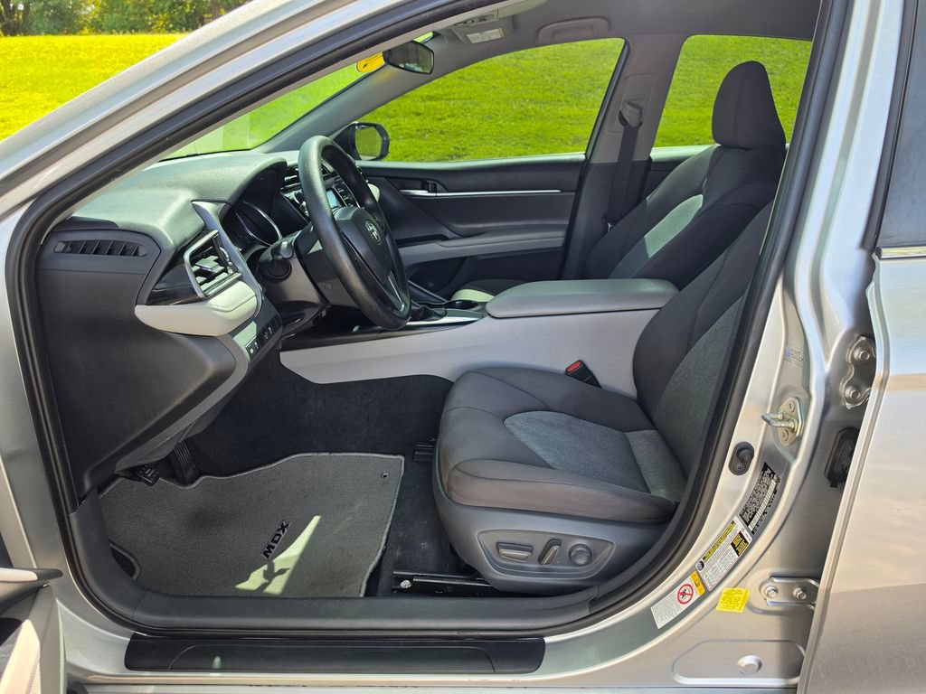 Used 2019 Toyota Camry LE FWD image 8