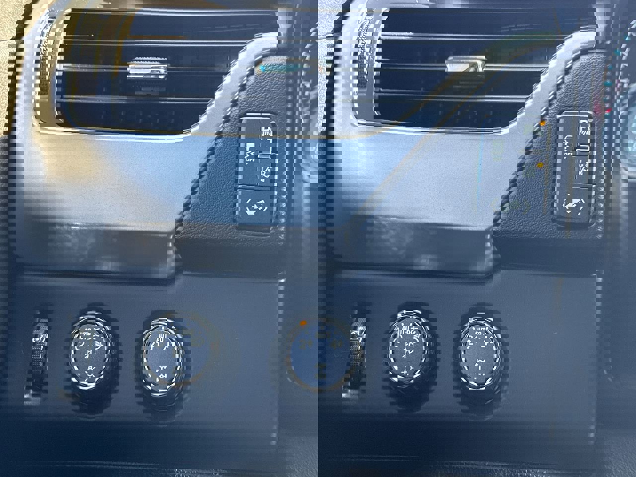 Used 2015 Chevrolet Tahoe LTZ image 17