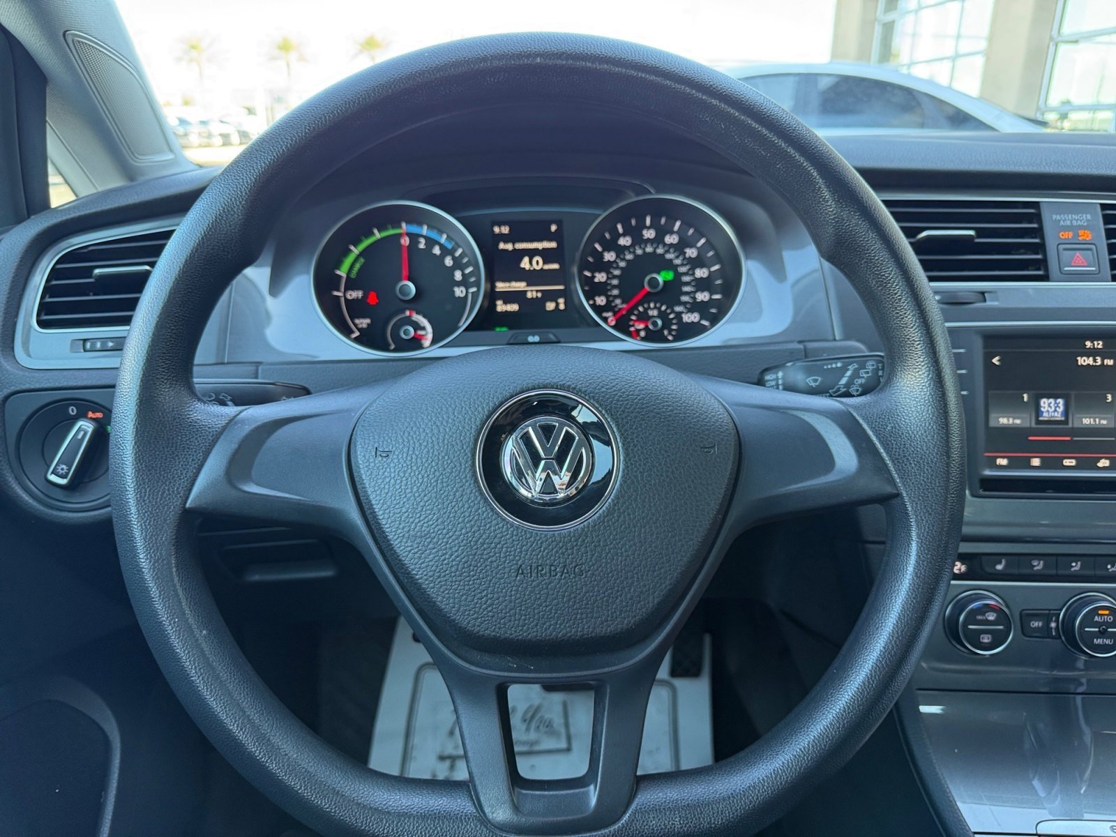 Used 2016 Volkswagen e-Golf SE image 9