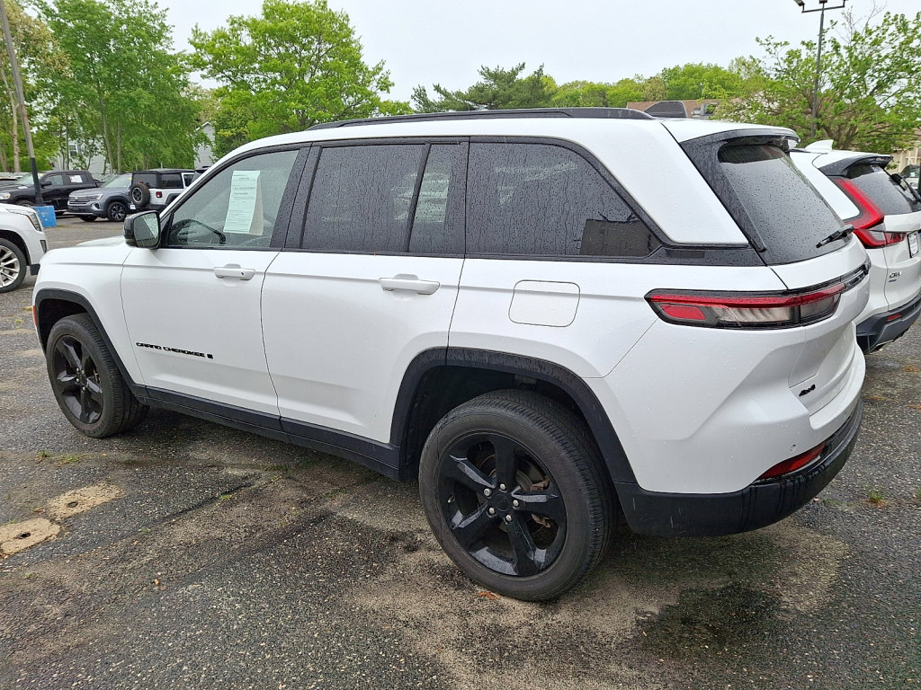 Used 2023 Jeep Grand Cherokee Altitude AWD/4WD image 5