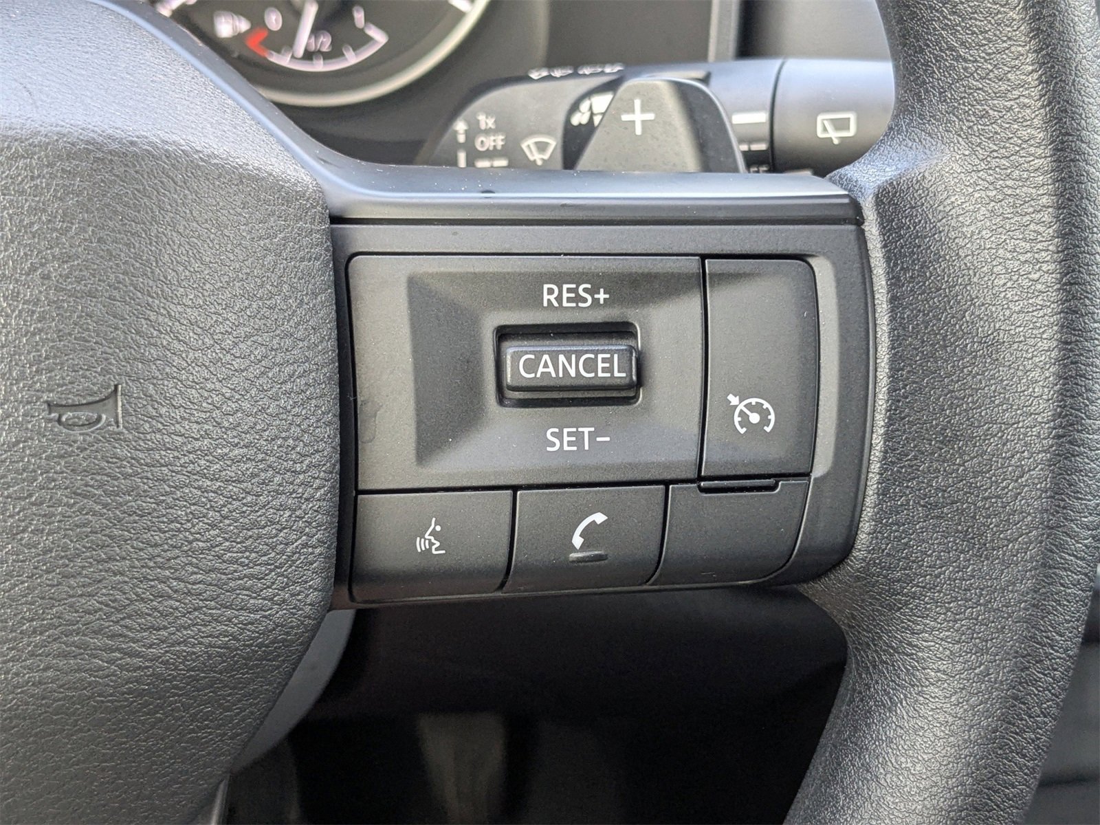 Used 2025 Nissan Rogue S image 26