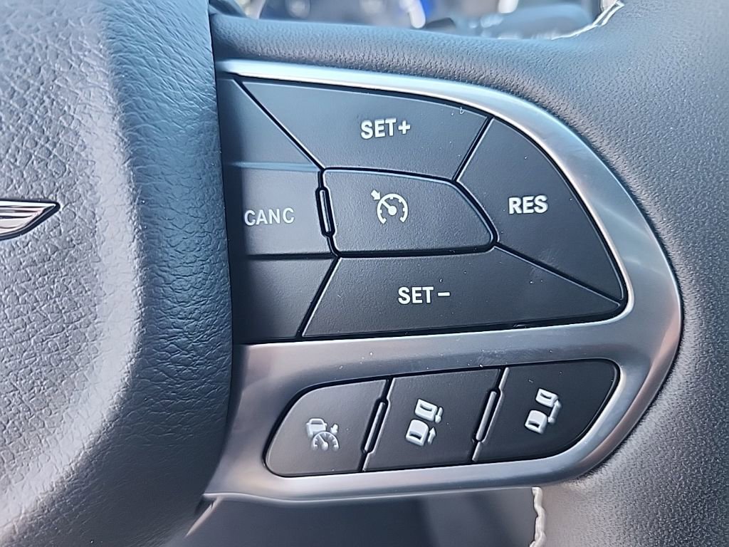 New 2026 Chrysler Pacifica Select image 13