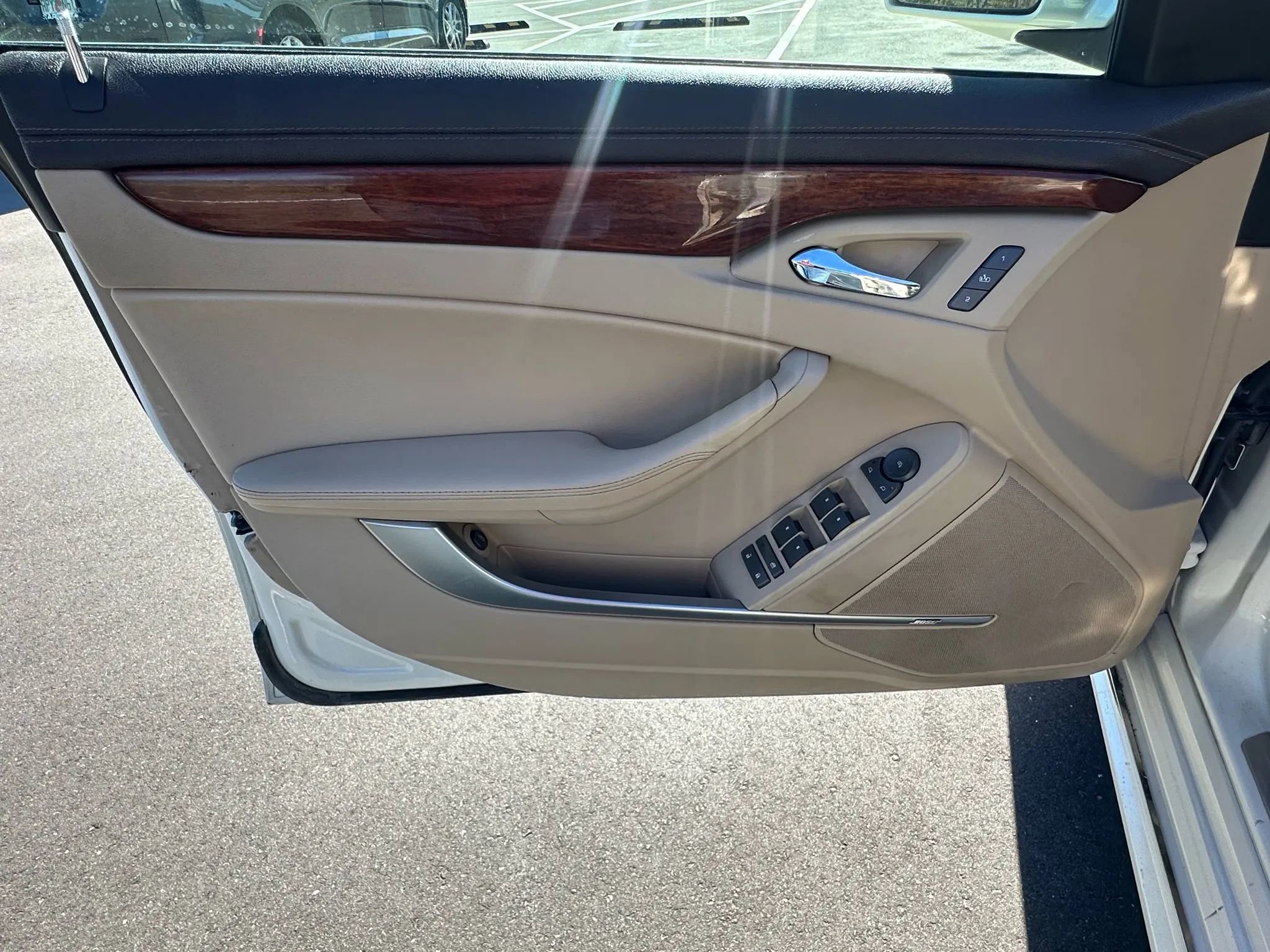 Used 2011 Cadillac CTS Luxury RWD image 32