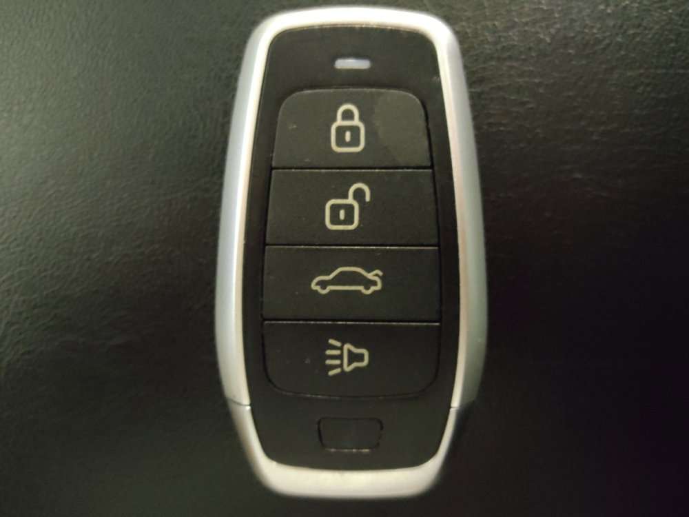 Used 2019 Jeep Cherokee Limited AWD/4WD image 32