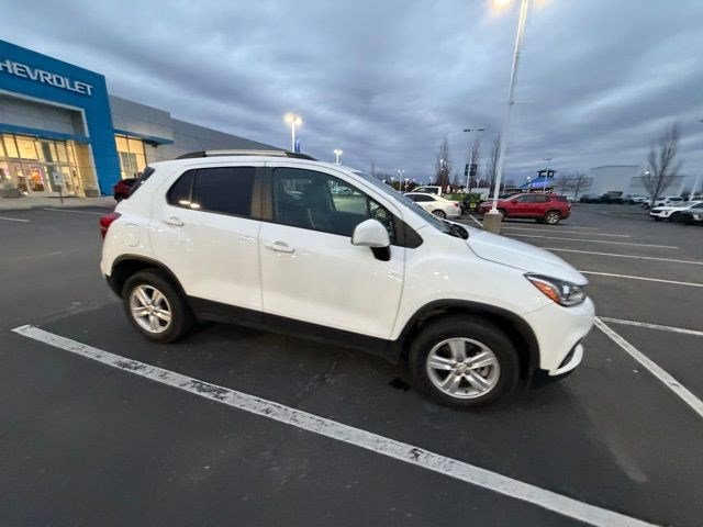 Used 2022 Chevrolet Trax LT w/ LT Convenience Package image 7