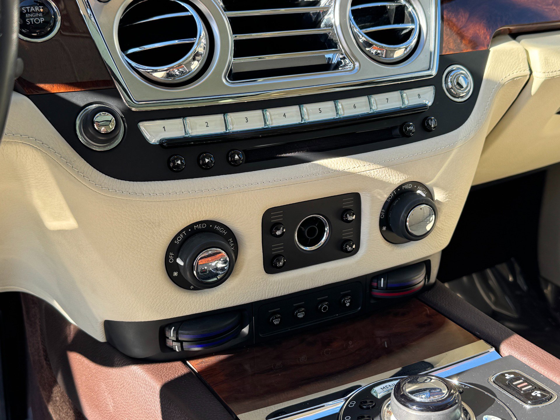 Used 2013 Rolls-Royce Ghost image 42