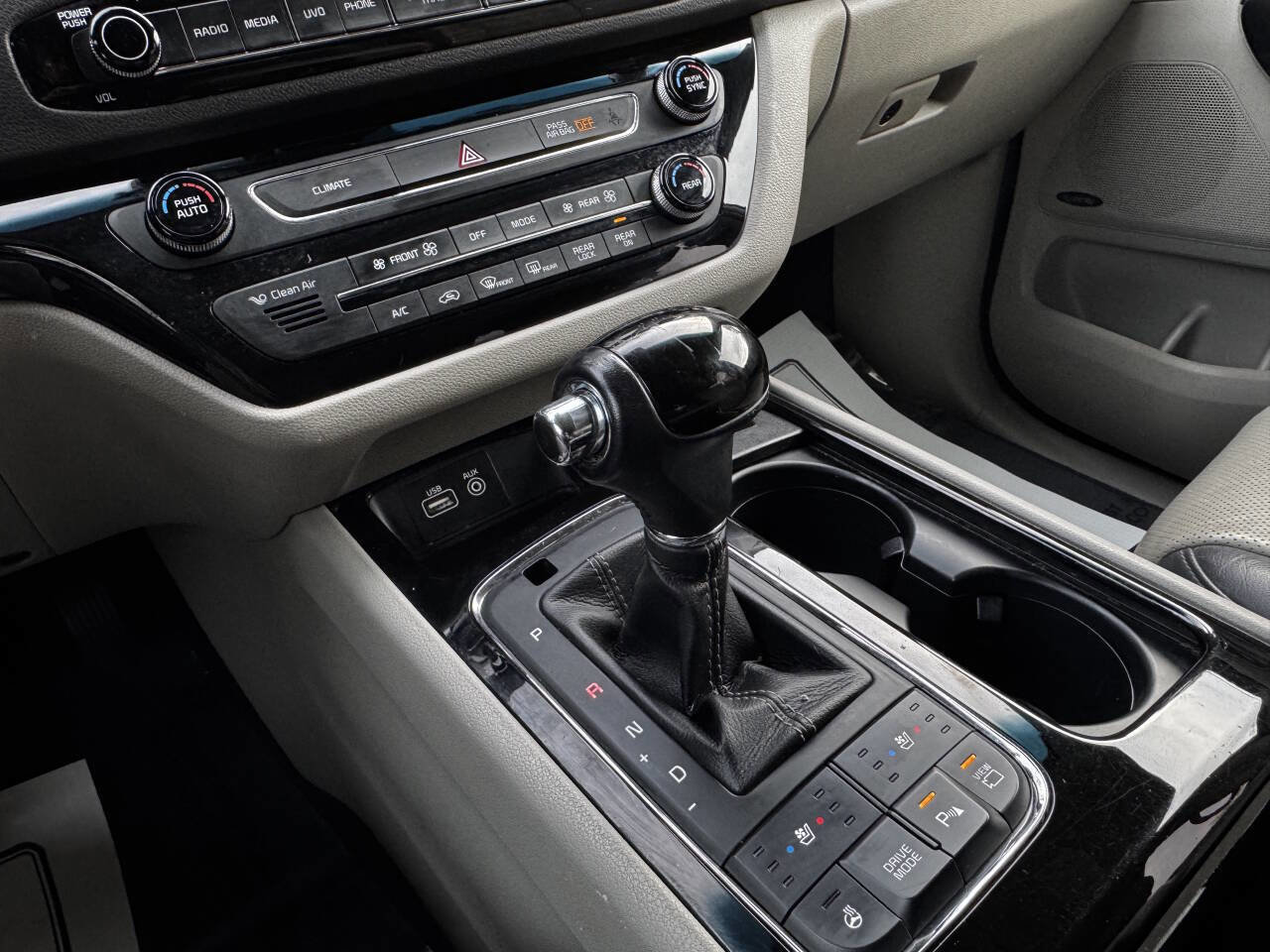 Used 2016 Kia Sedona SX image 22