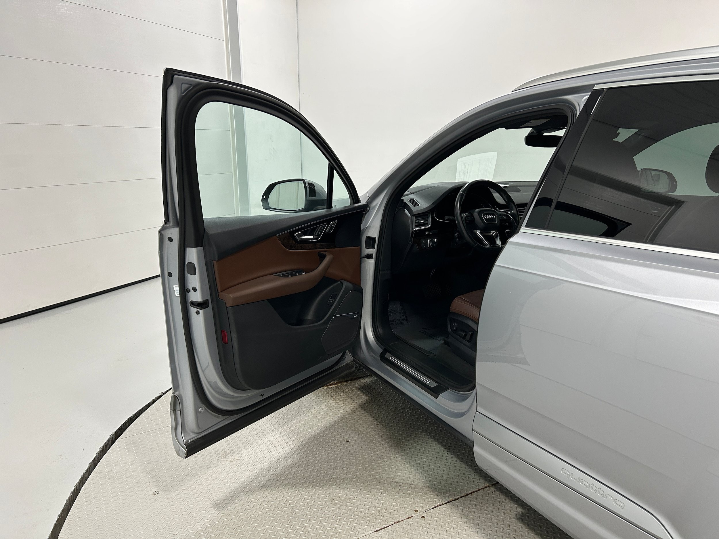 Used 2018 Audi Q7 3.0T Prestige AWD/4WD image 23