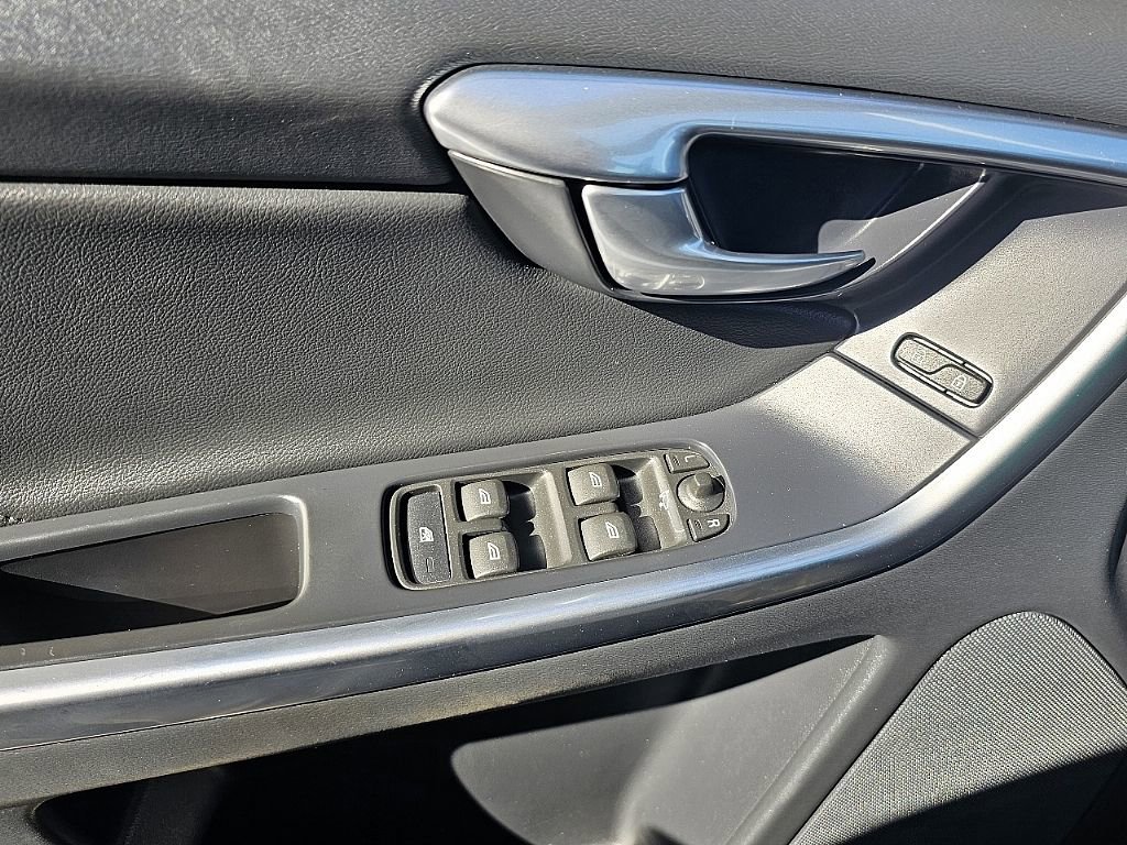 Used 2016 Volvo XC60 T5 Platinum w/ Protection Package FWD image 26