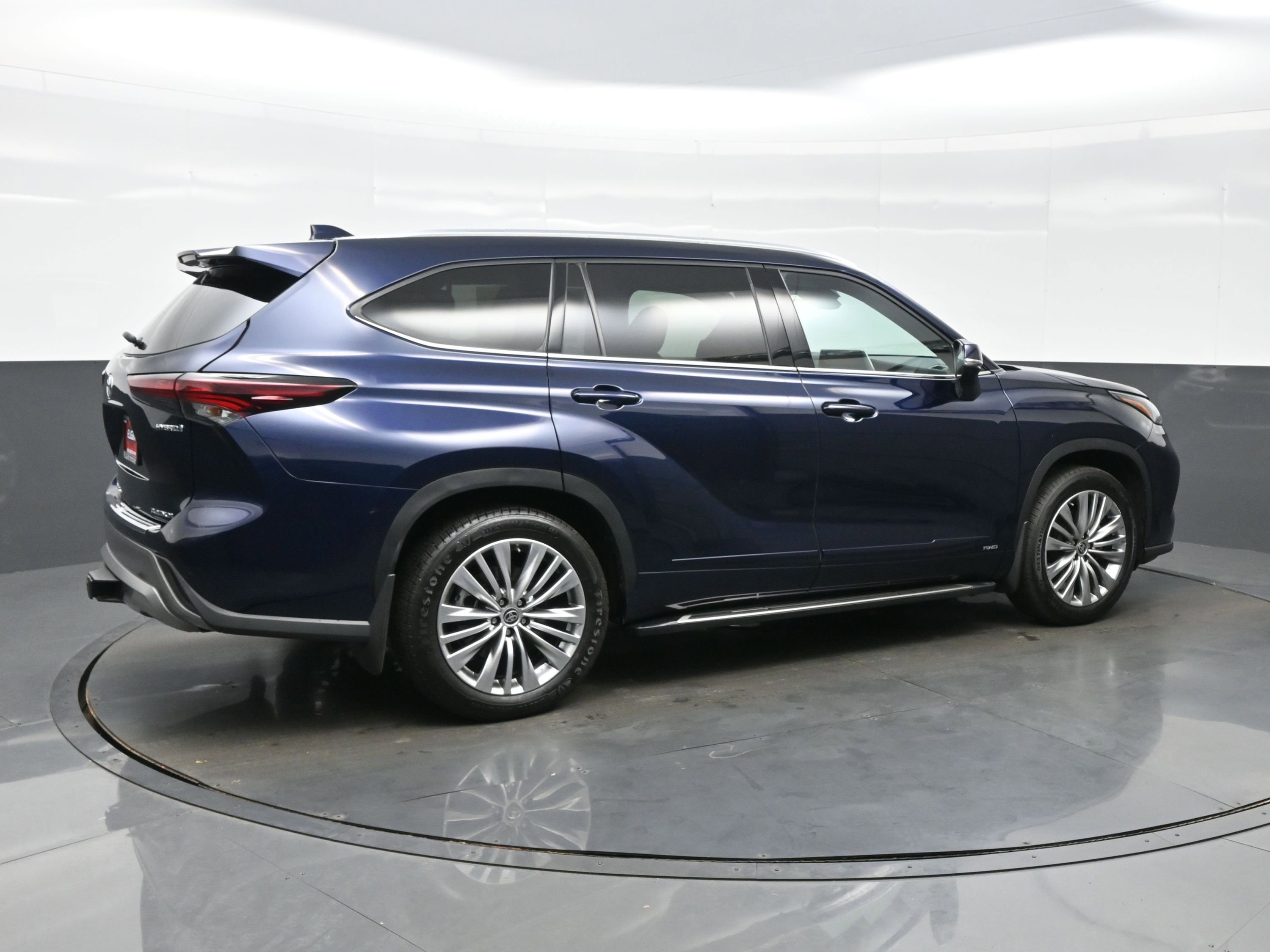 Used 2024 Toyota Highlander Platinum AWD/4WD image 6