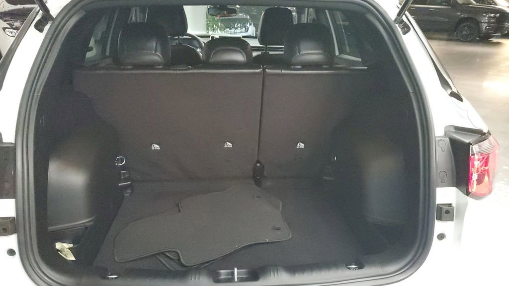 Used 2026 Jeep Compass Latitude image 9