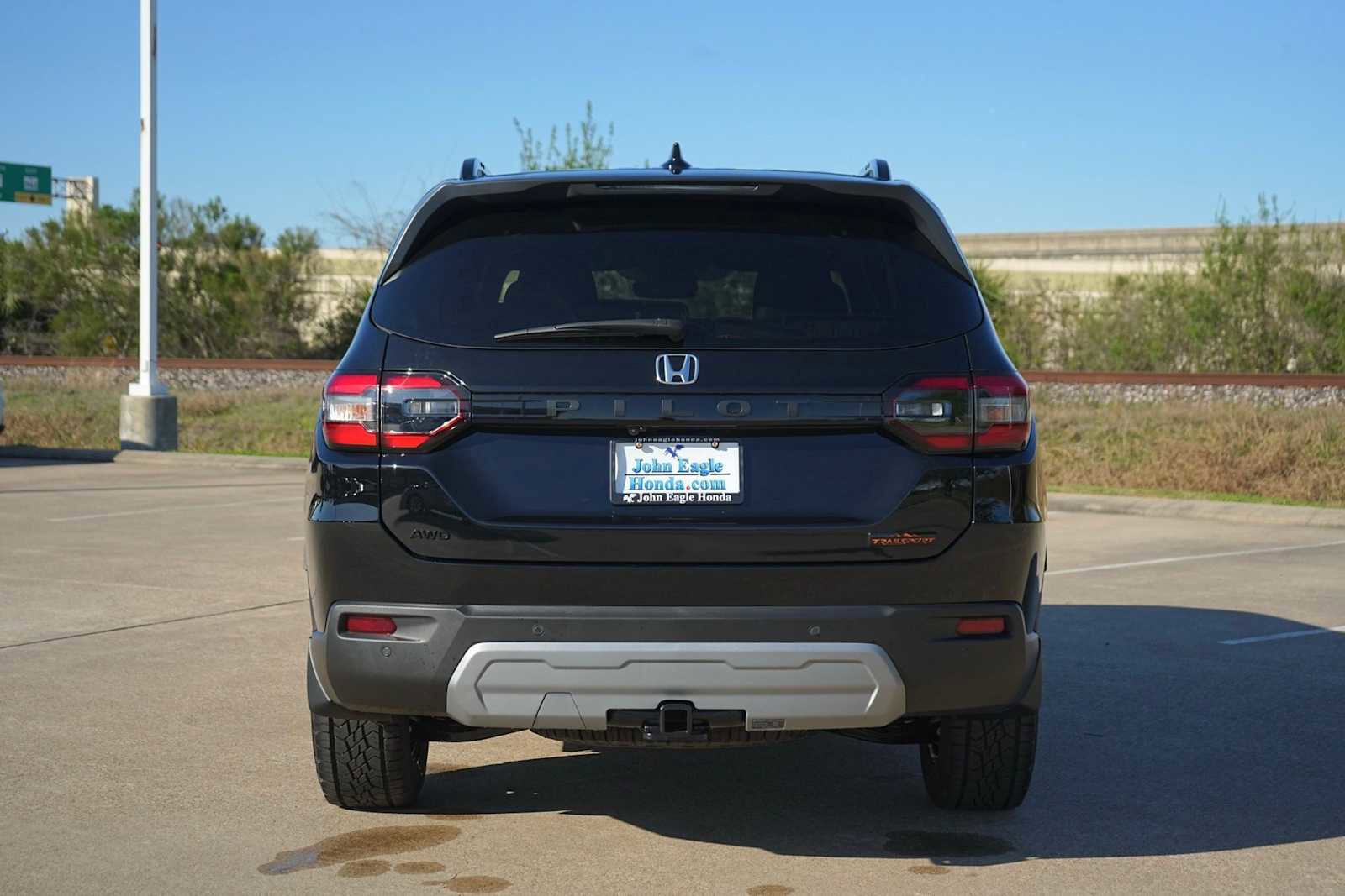 Used 2025 Honda Pilot TrailSport image 5
